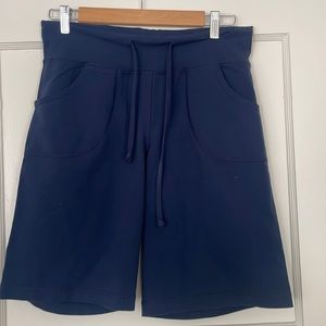 Lululemon navy drawstring bike shorts size 8